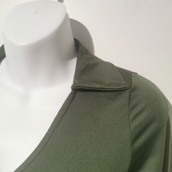 NWT navy green v neck open tie back small top - Picture 5 of 6